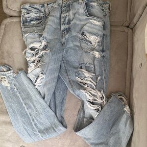 American Eagle Outfitters Light Wash Distressed Boyfriend Jeans. Like new!